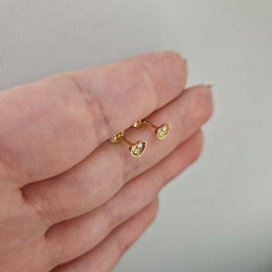 Diamantörhängen 0,06ct hjärta 18k guld