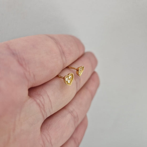 Diamantörhängen hjärta i 18k guld