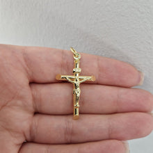  Klassiskt kors 18k guld med Jesus på