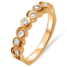  Elegant ring i 18k guld med glittrande stenar