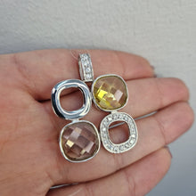  Silverhänge med stenar i olika färger