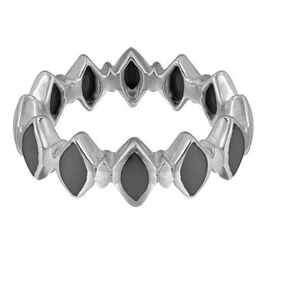 Silverring med svart spetsig oval design