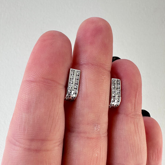 Örhängen två rader diamanter 18k vitguld