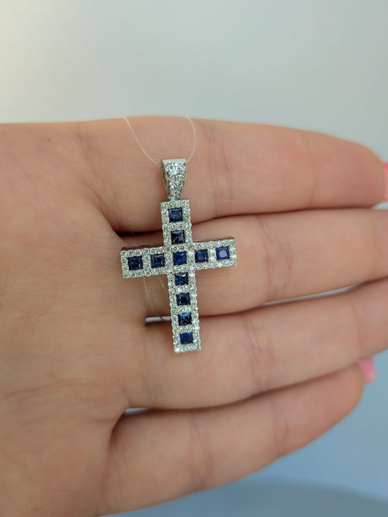 Kors med safirer och diamanter