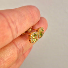  Örhängen med Peridot sten 18k guld