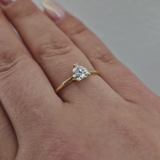 Ring 18k guld hjärtformad cubic zirconia sten 