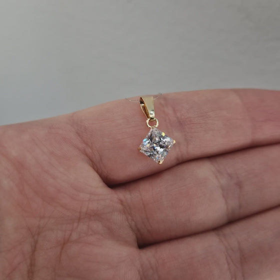 Hängsmycke i 18k guld med en fyrkantig sten