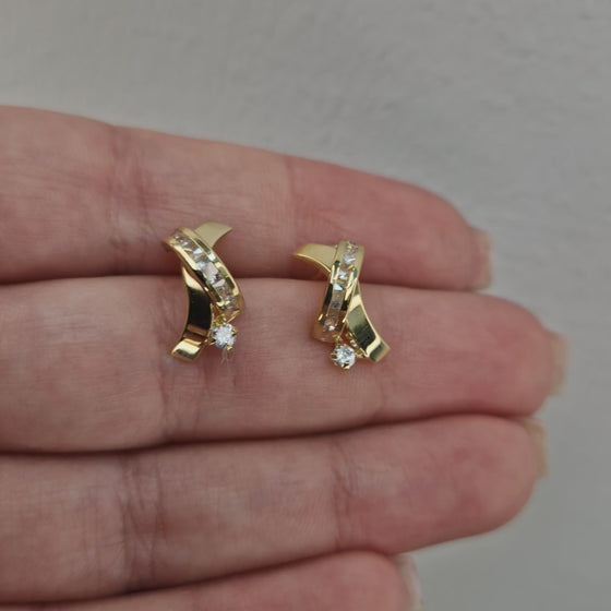 Örhängen bands i 18k guld med sten