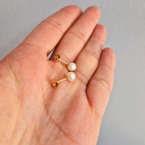 Sötvattenspärlor 5,5mm i 18k guld