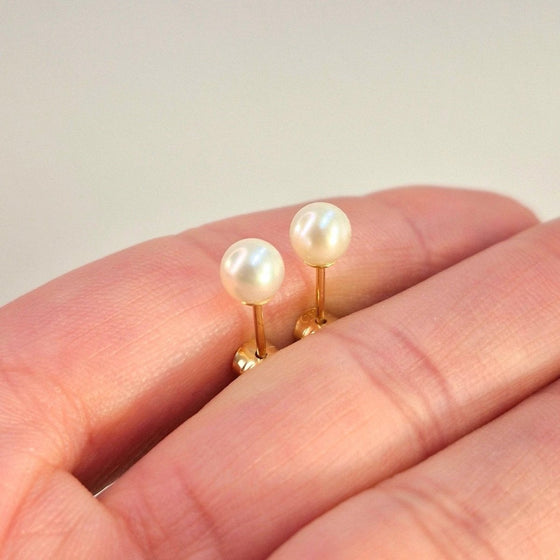 Sötvattenspärlor 5,5mm i 18k guld