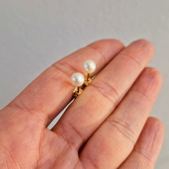 Sötvattenspärlor 5,5mm i 18k guld