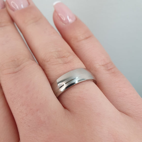 Förlovningsring i titan blank och matt