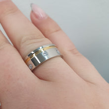  Ring i stål med romantisk design