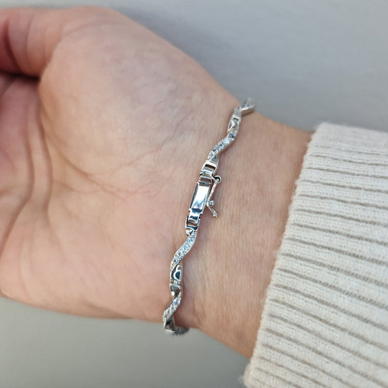 Armband 18k vitguld vågig med cubic zirkonia