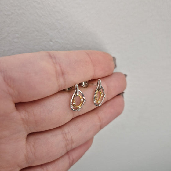 Diamant örhängen oval i tvåfärgat 18k guld
