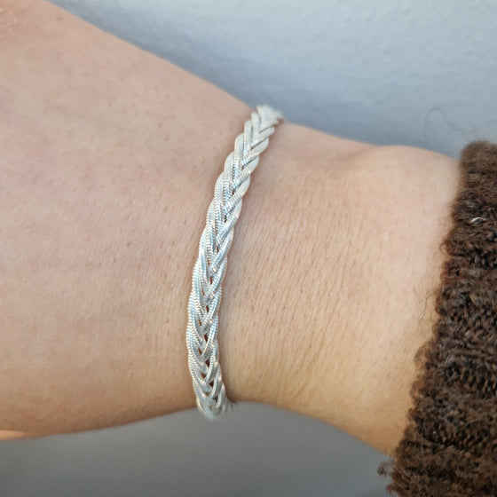 Flätat armband i äkta silver