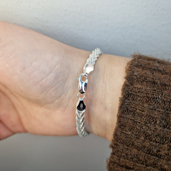 Flätat armband i silver