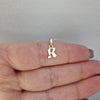 Mindre bokstav i 18k guld
