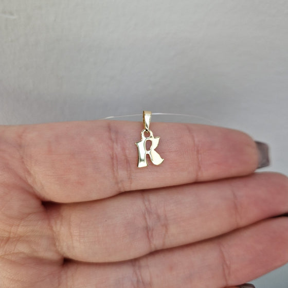 Mindre bokstav i 18k guld