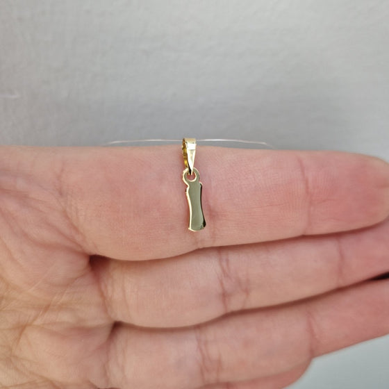 Mindre bokstav i 18k guld