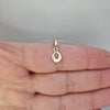 Mindre bokstav i 18k guld