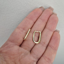  Ovala 18k guld creoler med stenar