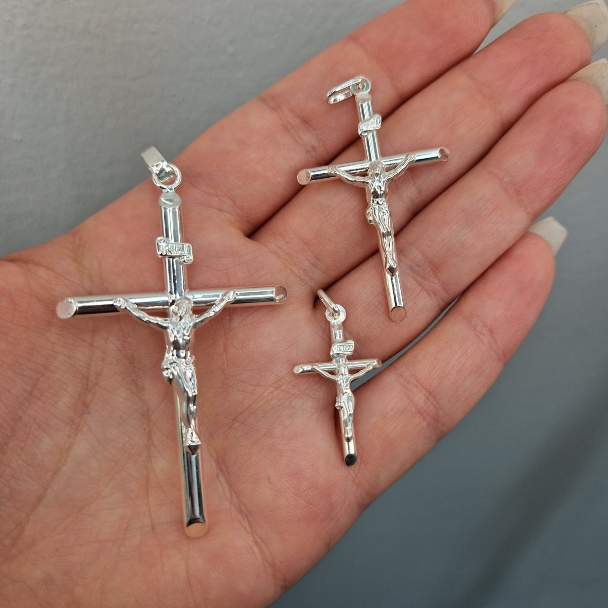 Silverkors rör med Jesus - Smyckesbutiken
