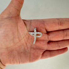  Unikt designat silver kors med stenar